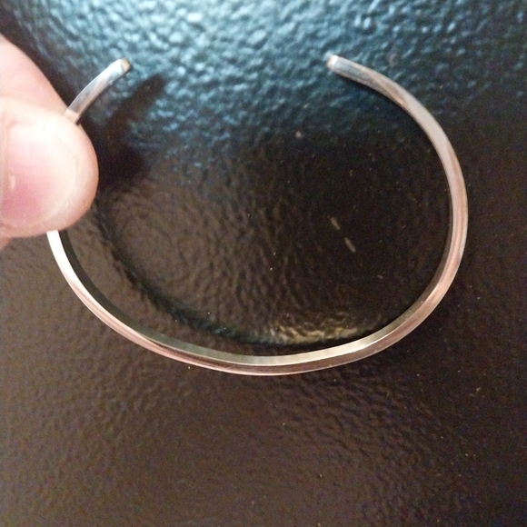 Silver toned bracelet - Picture 2 of 2